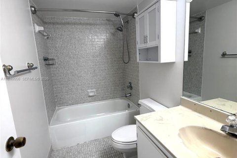 Купить кондоминиум в Санни-Айлс-Бич, Флорида 2 спальни, 170.94м2, № 2005821 - фото 28