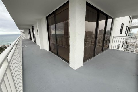 Купить кондоминиум в Санни-Айлс-Бич, Флорида 2 спальни, 170.94м2, № 2005821 - фото 21