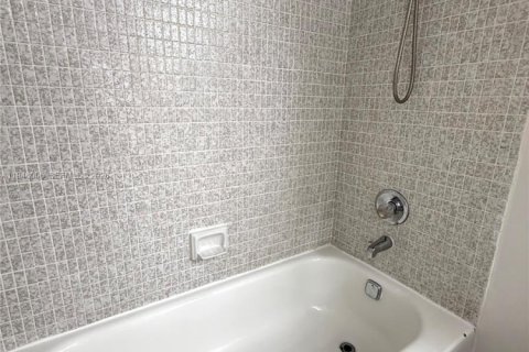 Купить кондоминиум в Санни-Айлс-Бич, Флорида 2 спальни, 170.94м2, № 2005821 - фото 29