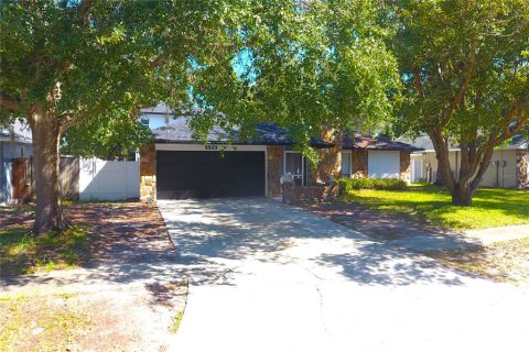 Villa ou maison à vendre à Tampa, Floride: 4 chambres, 283.17 m2 № 1904958 - photo 2