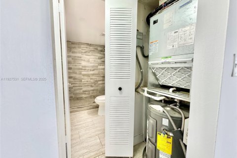 Copropriété à louer à Miami, Floride: 2 chambres, 74.32 m2 № 1986307 - photo 11