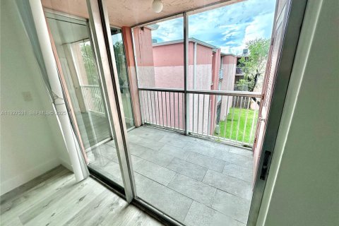 Copropriété à louer à Miami, Floride: 2 chambres, 74.32 m2 № 1986307 - photo 4