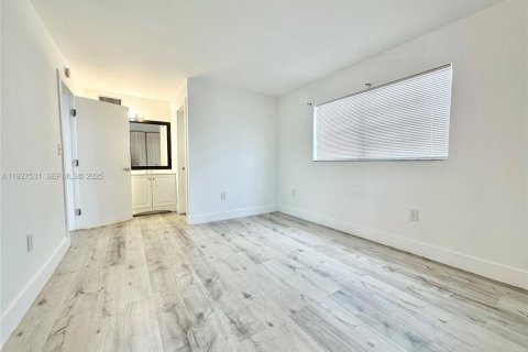 Copropriété à louer à Miami, Floride: 2 chambres, 74.32 m2 № 1986307 - photo 23