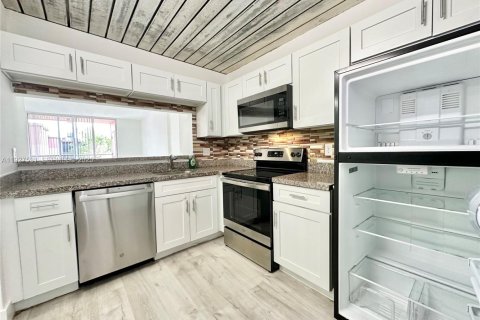 Copropriété à louer à Miami, Floride: 2 chambres, 74.32 m2 № 1986307 - photo 25