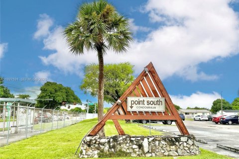 Copropriété à louer à Miami, Floride: 2 chambres, 74.32 m2 № 1986307 - photo 1