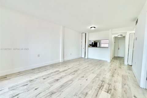 Copropriété à louer à Miami, Floride: 2 chambres, 74.32 m2 № 1986307 - photo 9