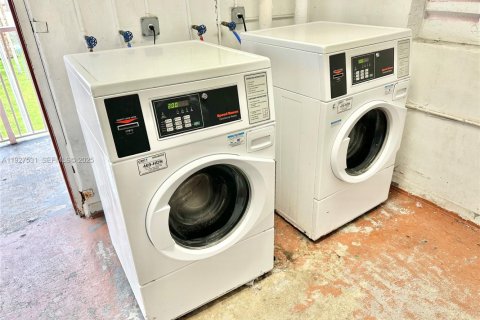 Copropriété à louer à Miami, Floride: 2 chambres, 74.32 m2 № 1986307 - photo 30