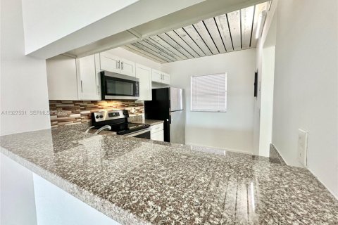 Copropriété à louer à Miami, Floride: 2 chambres, 74.32 m2 № 1986307 - photo 28