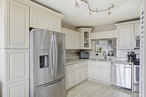 Купить кондоминиум в Уэстон, Флорида 3 спальни, 118.08м2, № 2043380 - фото 13