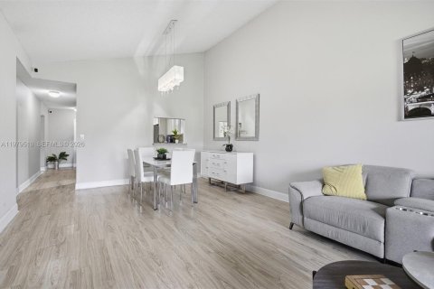 Купить кондоминиум в Уэстон, Флорида 3 спальни, 118.08м2, № 2043380 - фото 9