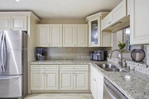 Купить кондоминиум в Уэстон, Флорида 3 спальни, 118.08м2, № 2043380 - фото 12