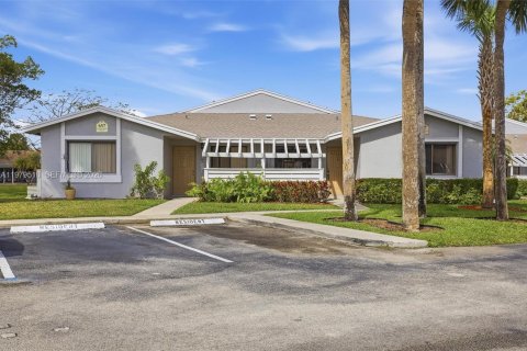 Купить кондоминиум в Уэстон, Флорида 3 спальни, 118.08м2, № 2043380 - фото 2