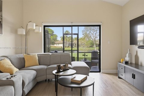 Купить кондоминиум в Уэстон, Флорида 3 спальни, 118.08м2, № 2043380 - фото 6