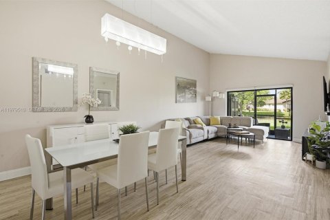 Купить кондоминиум в Уэстон, Флорида 3 спальни, 118.08м2, № 2043380 - фото 4