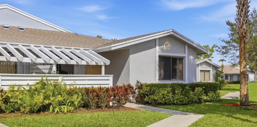 Кондоминиум с 3 спальнями в Уэстон, Флорида № 2043380