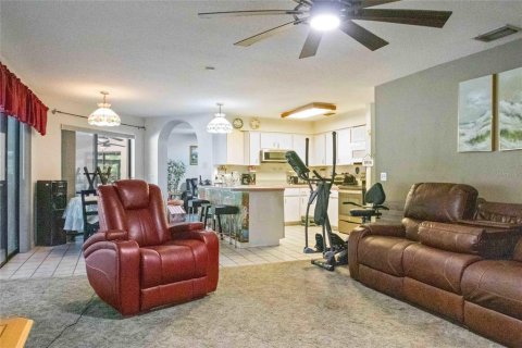 House in Center Hill, Florida 4 bedrooms, 254.74 sq.m. № 1537421 - photo 4