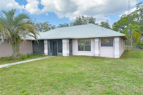 House in Center Hill, Florida 4 bedrooms, 254.74 sq.m. № 1537421 - photo 1