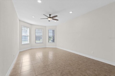 House in Lake Mary, Florida 3 bedrooms, 194.35 sq.m. № 2393586 - photo 18