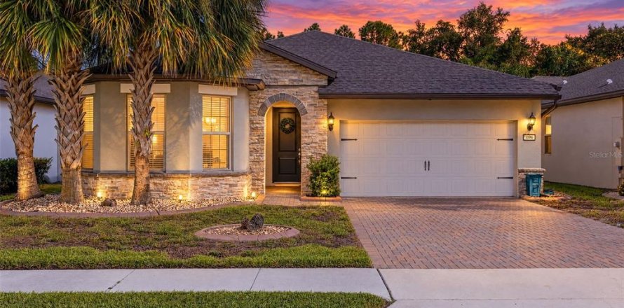 House in Lake Mary, Florida 3 bedrooms, 194.35 sq.m. № 2393586