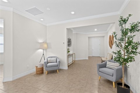 House in Lake Mary, Florida 3 bedrooms, 194.35 sq.m. № 2393586 - photo 3