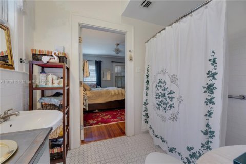 Propiedad comercial en venta en Miami, Florida, 330.17 m2 № 1968145 - foto 10