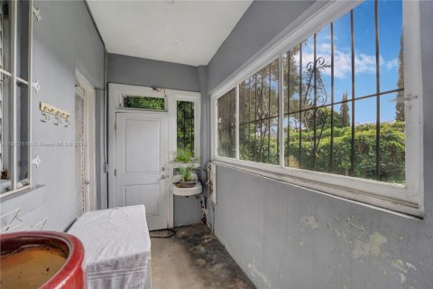 Propiedad comercial en venta en Miami, Florida, 330.17 m2 № 1968145 - foto 21