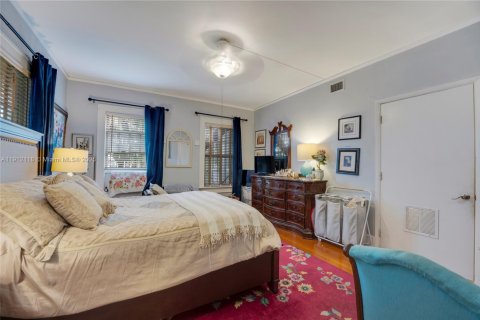 Propiedad comercial en venta en Miami, Florida, 330.17 m2 № 1968145 - foto 12