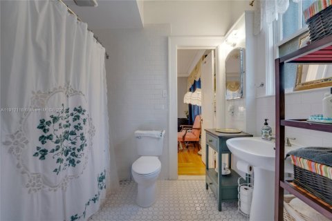 Propiedad comercial en venta en Miami, Florida, 330.17 m2 № 1968145 - foto 11