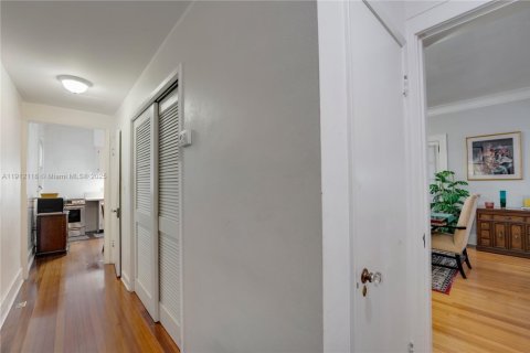 Propiedad comercial en venta en Miami, Florida, 330.17 m2 № 1968145 - foto 15