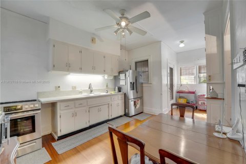 Propiedad comercial en venta en Miami, Florida, 330.17 m2 № 1968145 - foto 20