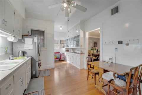 Propiedad comercial en venta en Miami, Florida, 330.17 m2 № 1968145 - foto 19