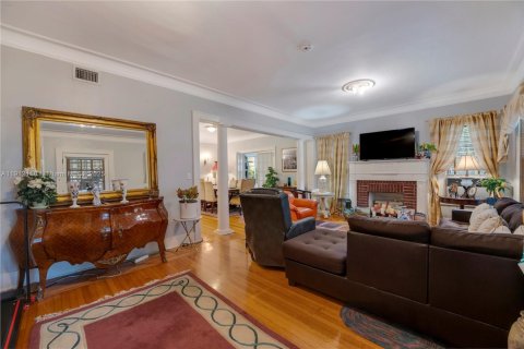 Propiedad comercial en venta en Miami, Florida, 330.17 m2 № 1968145 - foto 3