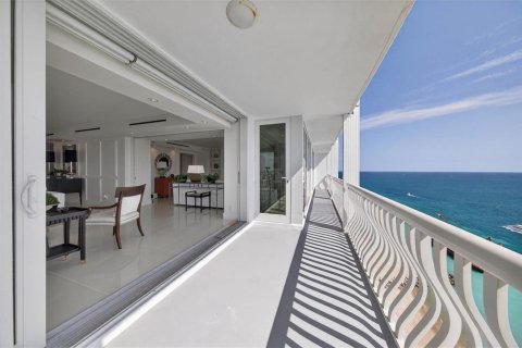 Condo in Fort Lauderdale, Florida, 5 bedrooms  № 2428159 - photo 23