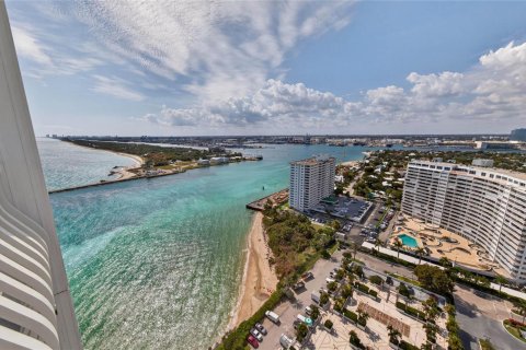 Condo in Fort Lauderdale, Florida, 5 bedrooms  № 2428159 - photo 28