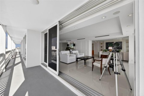 Condo in Fort Lauderdale, Florida, 5 bedrooms  № 2428159 - photo 26