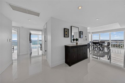 Condo in Fort Lauderdale, Florida, 5 bedrooms  № 2428159 - photo 15