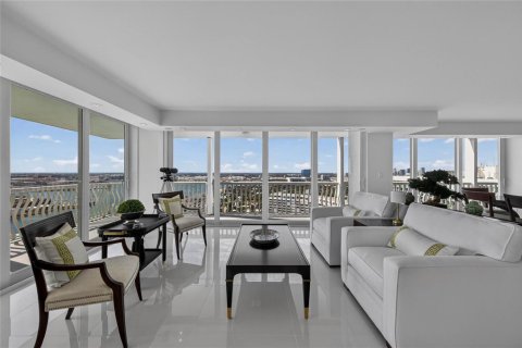 Condo in Fort Lauderdale, Florida, 5 bedrooms  № 2428159 - photo 17