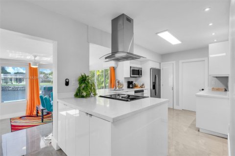 House in Margate, Florida 3 bedrooms, 141.03 sq.m. № 1954993 - photo 7