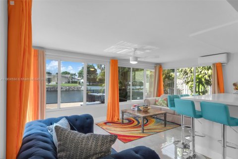 House in Margate, Florida 3 bedrooms, 141.03 sq.m. № 1954993 - photo 10