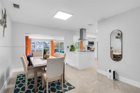 House in Margate, Florida 3 bedrooms, 141.03 sq.m. № 1954993 - photo 6