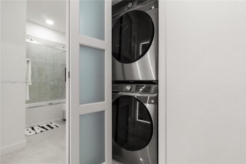 Townhouse in Florida City, Florida 3 bedrooms № 1860121 - photo 22