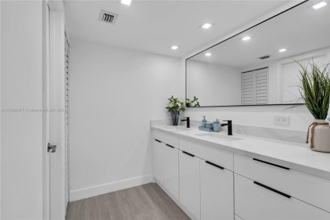Condo in Coconut Creek, Florida, 2 bedrooms  № 1708777 - photo 8