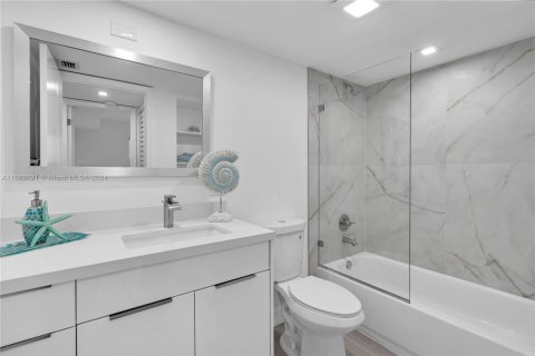 Condo in Coconut Creek, Florida, 2 bedrooms  № 1708777 - photo 13