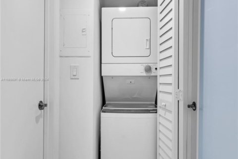 Condo in Coconut Creek, Florida, 2 bedrooms  № 1708777 - photo 16