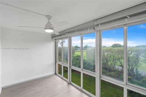 Condo in Coconut Creek, Florida, 2 bedrooms  № 1708777 - photo 18