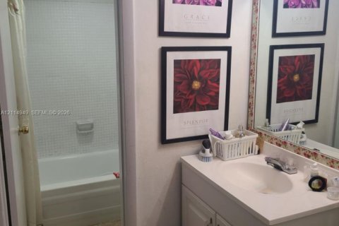 Copropriété à vendre à Hialeah, Floride: 3 chambres, 121.61 m2 № 2437701 - photo 15