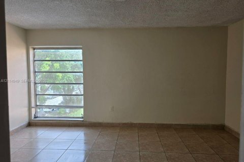 Copropriété à vendre à Hialeah, Floride: 3 chambres, 121.61 m2 № 2437701 - photo 6