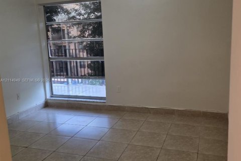 Copropriété à vendre à Hialeah, Floride: 3 chambres, 121.61 m2 № 2437701 - photo 12