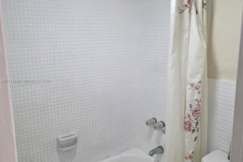 Copropriété à vendre à Hialeah, Floride: 3 chambres, 121.61 m2 № 2437701 - photo 11