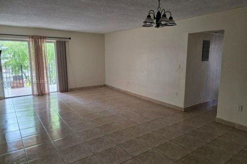 Copropriété à vendre à Hialeah, Floride: 3 chambres, 121.61 m2 № 2437701 - photo 4
